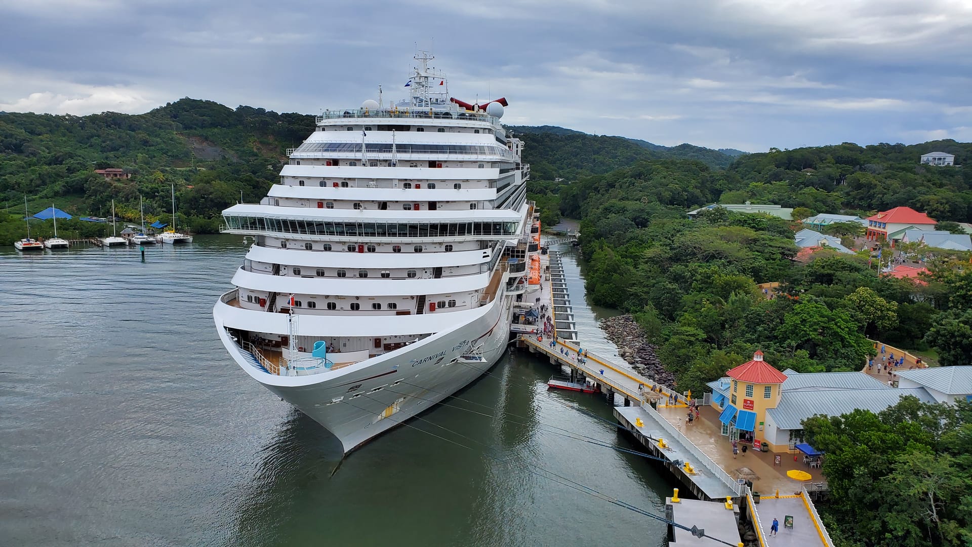 Mahogany Bay Cruise Terminal - Vista principal en Coxen Hole, Islas de la Bahía, Honduras