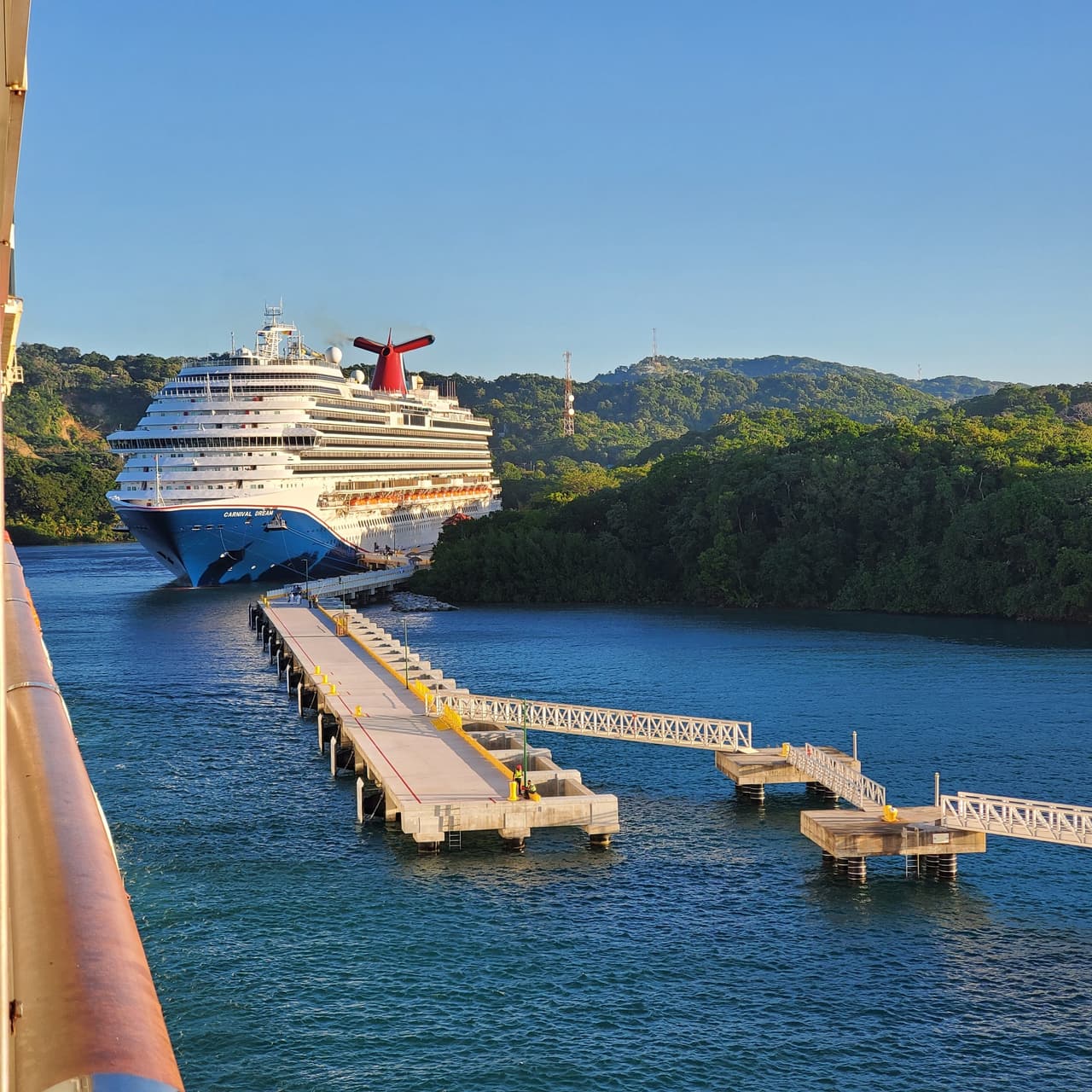 Mahogany Bay Cruise Terminal, Coxen Hole, Honduras - Paisaje tropical